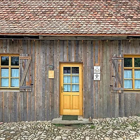 Viscri 32 - White Barn And Blue House Отель